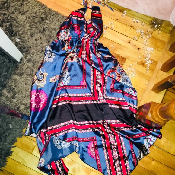 Beautiful dress - Picture 3 of 4